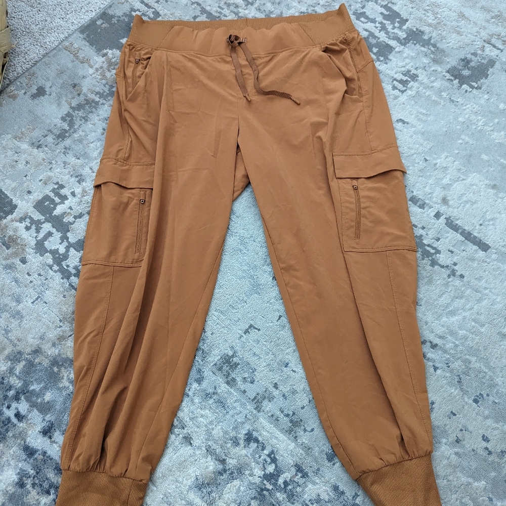 All in Motion cargo joggers